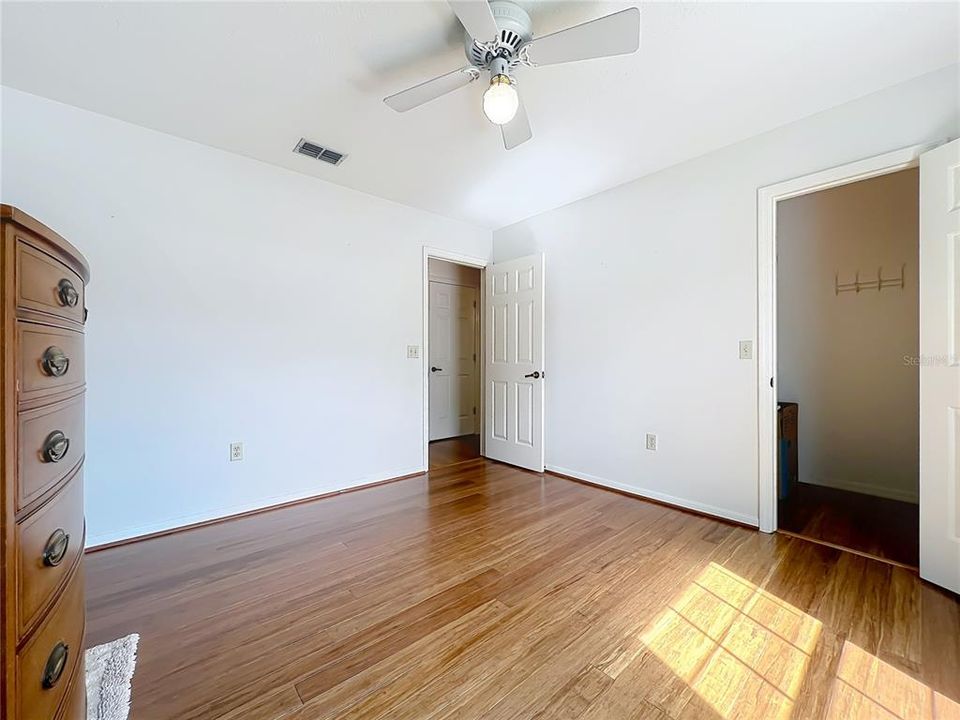 Activo con contrato: $575,000 (4 camas, 2 baños, 2268 Pies cuadrados)