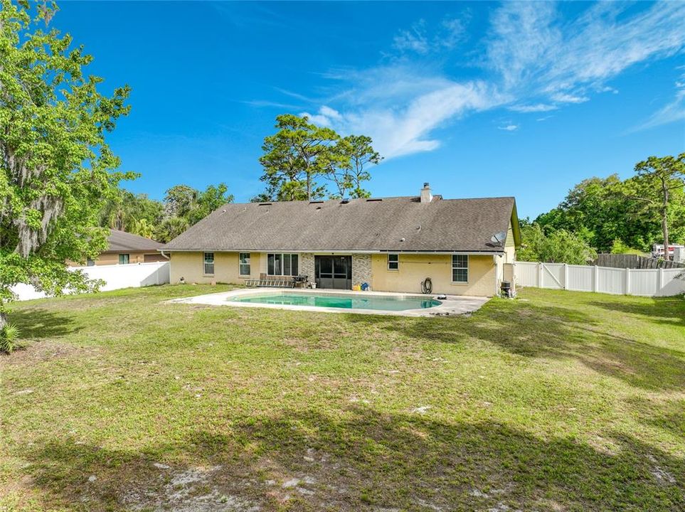 Activo con contrato: $575,000 (4 camas, 2 baños, 2268 Pies cuadrados)