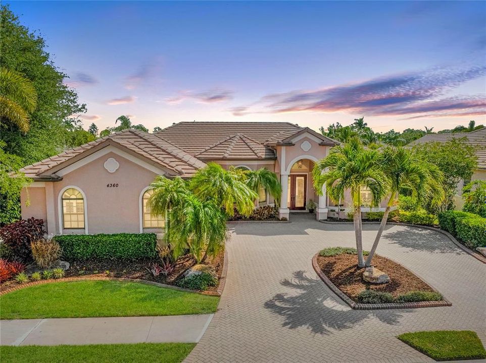 Recently Sold: $665,000 (4 beds, 3 baths, 2912 Square Feet)