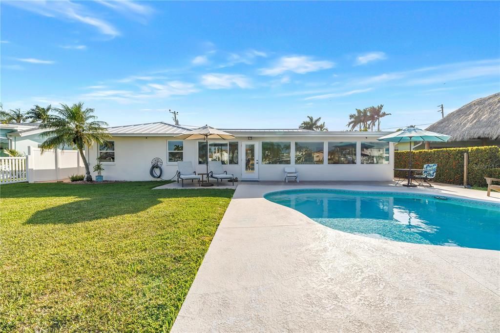 For Sale: $1,430,000 (3 beds, 2 baths, 1984 Square Feet)
