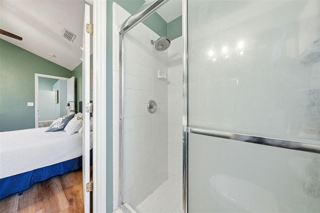 Activo con contrato: $338,000 (3 camas, 2 baños, 1327 Pies cuadrados)