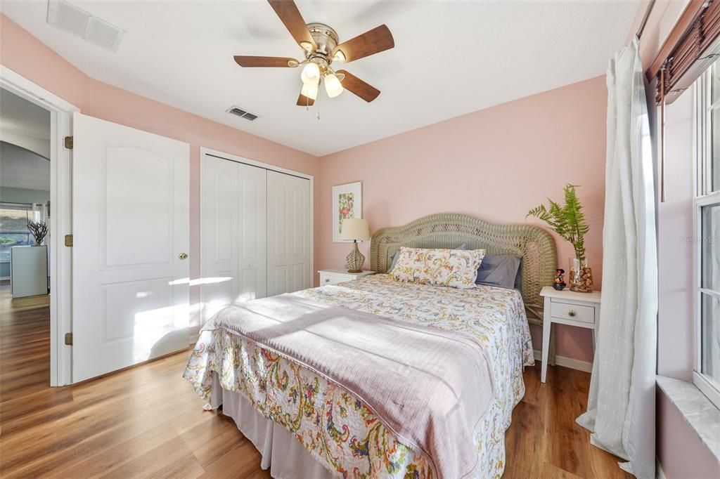 Activo con contrato: $338,000 (3 camas, 2 baños, 1327 Pies cuadrados)