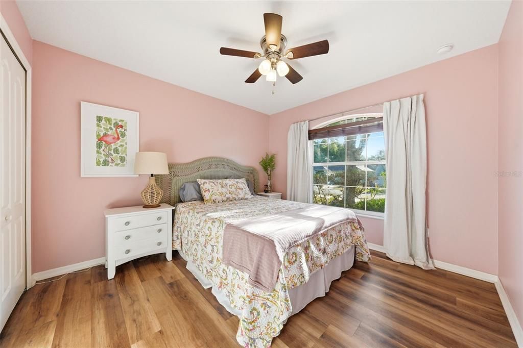 Activo con contrato: $338,000 (3 camas, 2 baños, 1327 Pies cuadrados)