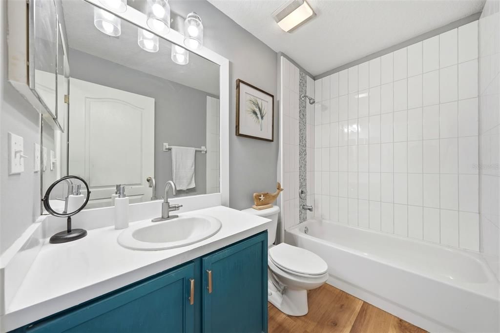 Activo con contrato: $338,000 (3 camas, 2 baños, 1327 Pies cuadrados)