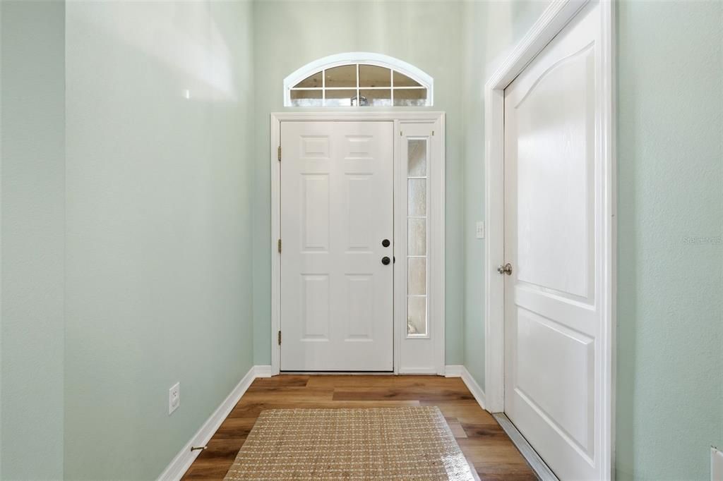 Activo con contrato: $338,000 (3 camas, 2 baños, 1327 Pies cuadrados)