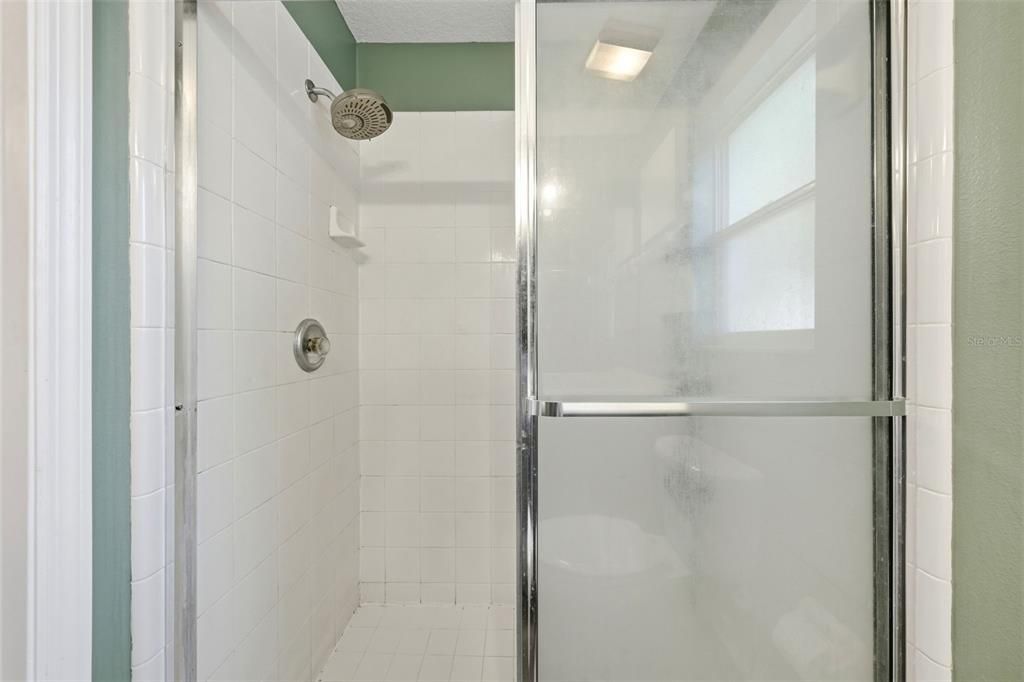 Activo con contrato: $338,000 (3 camas, 2 baños, 1327 Pies cuadrados)