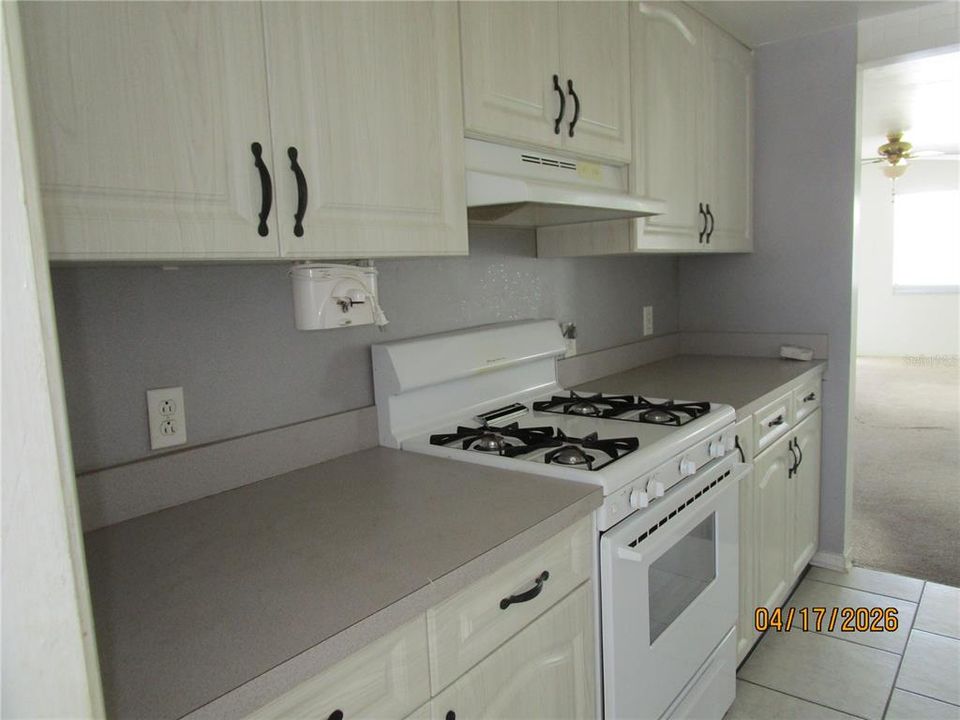 For Sale: $75,000 (2 beds, 1 baths, 890 Square Feet)
