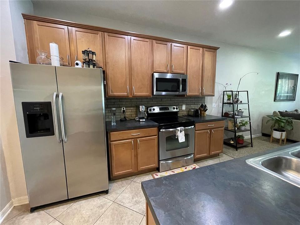 Active With Contract: $2,600 (3 beds, 2 baths, 1837 Square Feet)