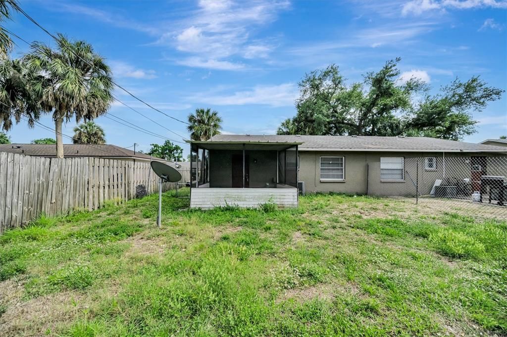 Activo con contrato: $384,000 (4 camas, 0 baños, 1944 Pies cuadrados)