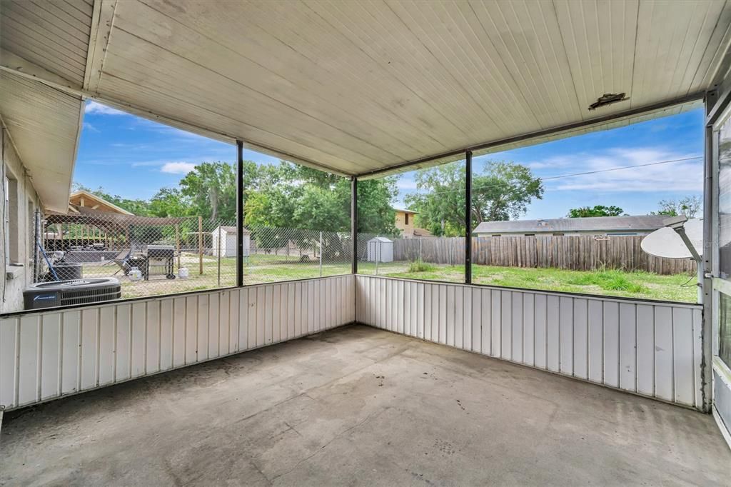 Activo con contrato: $384,000 (4 camas, 0 baños, 1944 Pies cuadrados)