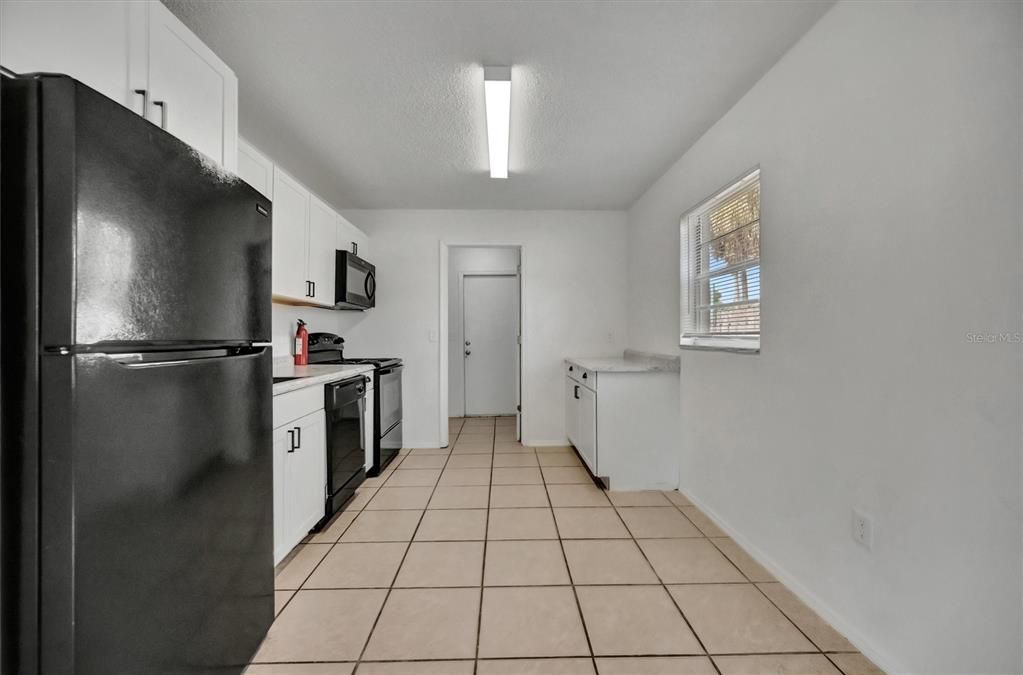 Activo con contrato: $384,000 (4 camas, 0 baños, 1944 Pies cuadrados)