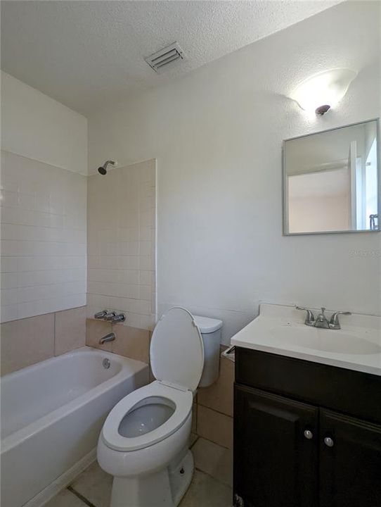 Activo con contrato: $384,000 (4 camas, 0 baños, 1944 Pies cuadrados)