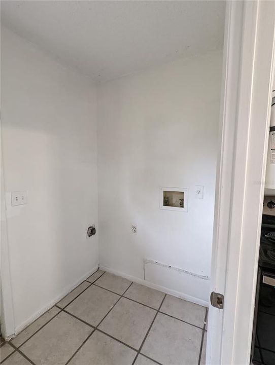 Activo con contrato: $384,000 (4 camas, 0 baños, 1944 Pies cuadrados)