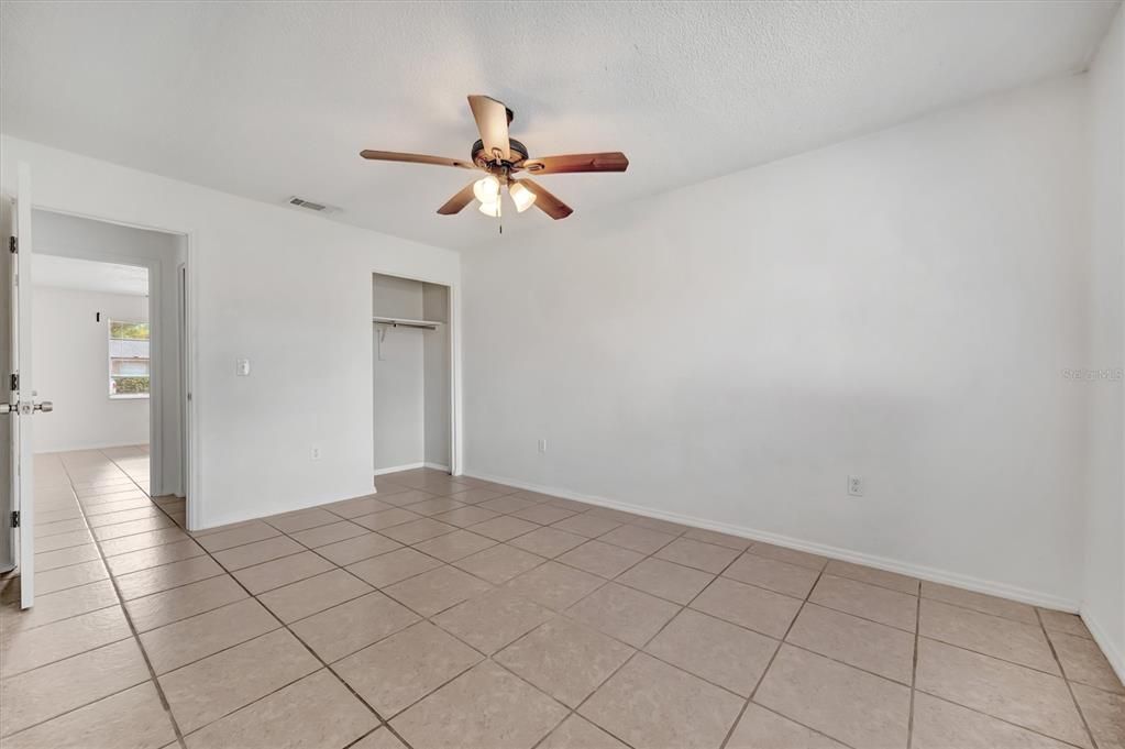 Activo con contrato: $384,000 (4 camas, 0 baños, 1944 Pies cuadrados)