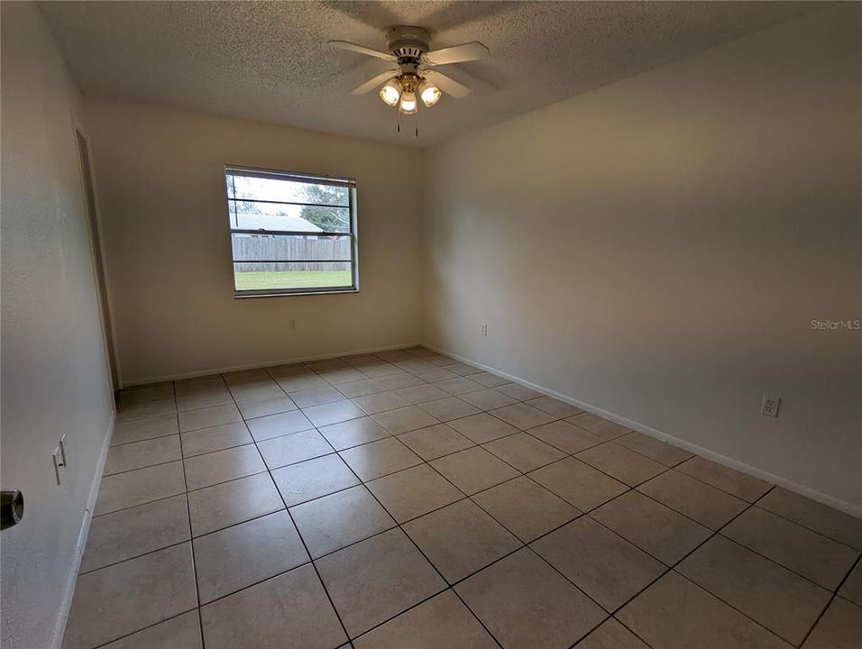 Activo con contrato: $384,000 (4 camas, 0 baños, 1944 Pies cuadrados)