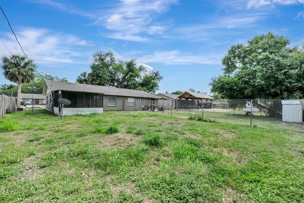 Activo con contrato: $384,000 (4 camas, 0 baños, 1944 Pies cuadrados)