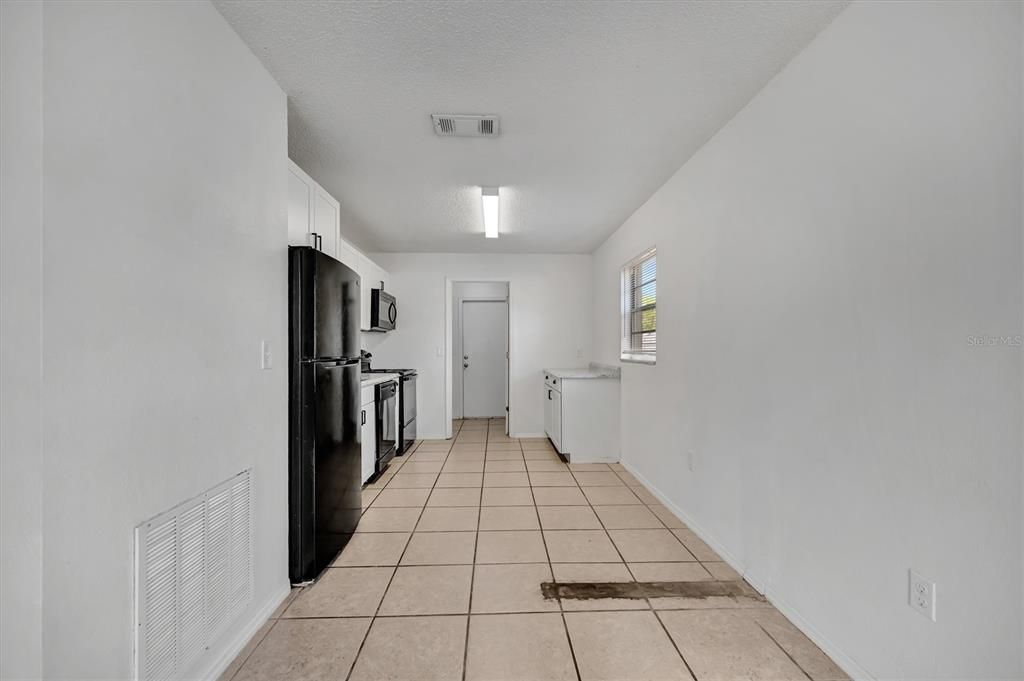 Activo con contrato: $384,000 (4 camas, 0 baños, 1944 Pies cuadrados)