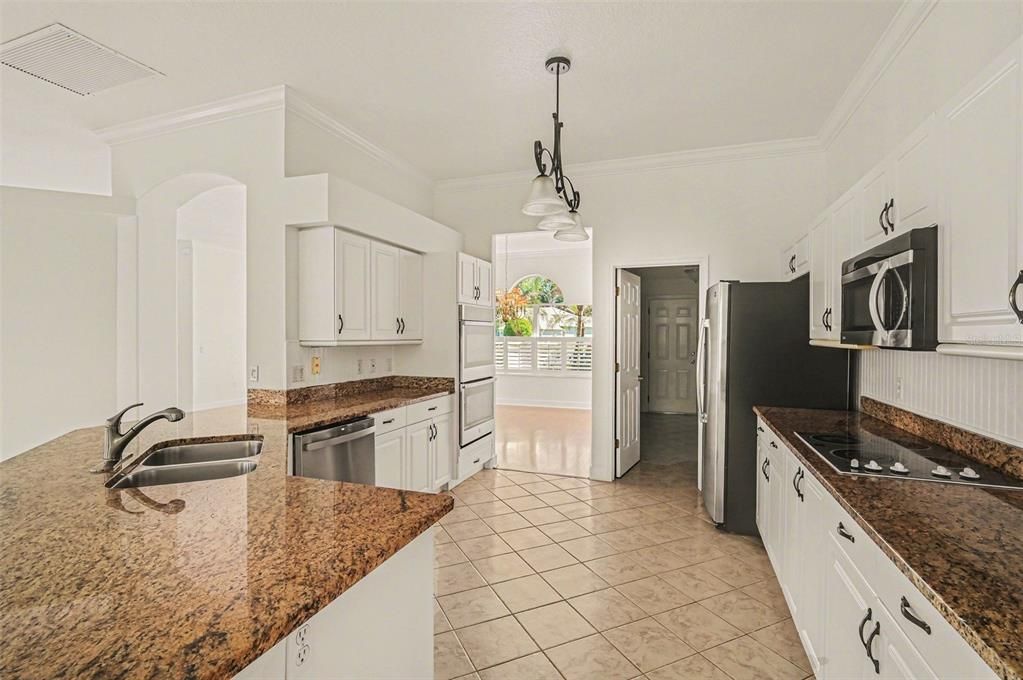 For Sale: $545,000 (4 beds, 3 baths, 2566 Square Feet)