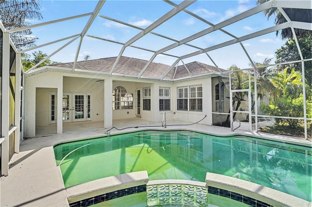 For Sale: $545,000 (4 beds, 3 baths, 2566 Square Feet)