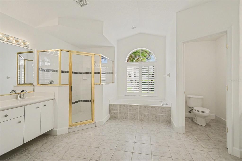 For Sale: $545,000 (4 beds, 3 baths, 2566 Square Feet)