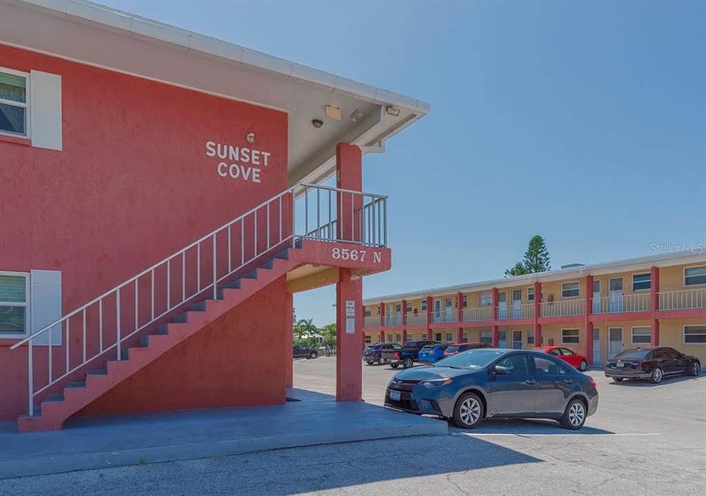 For Sale: $299,000 (1 beds, 1 baths, 480 Square Feet)