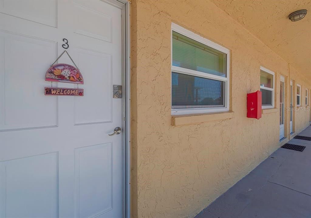 For Sale: $299,000 (1 beds, 1 baths, 480 Square Feet)