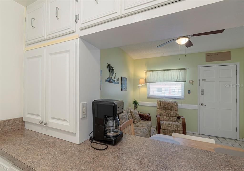 For Sale: $299,000 (1 beds, 1 baths, 480 Square Feet)