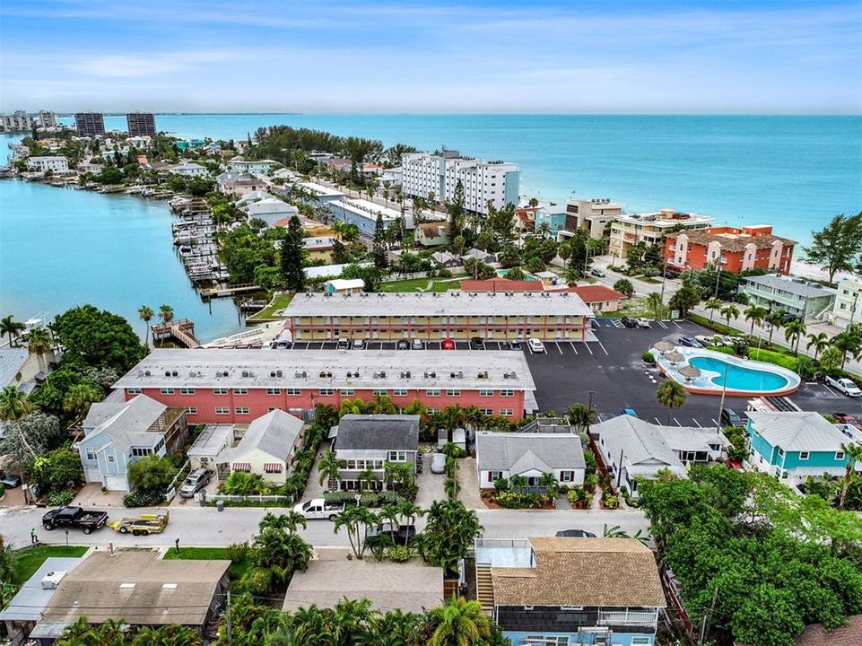 For Sale: $299,000 (1 beds, 1 baths, 480 Square Feet)
