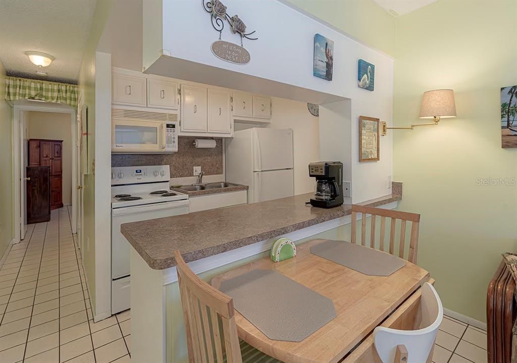For Sale: $299,000 (1 beds, 1 baths, 480 Square Feet)