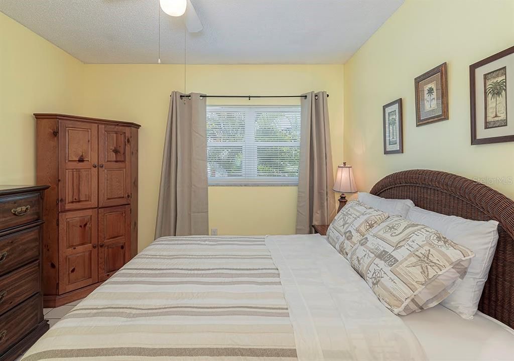For Sale: $299,000 (1 beds, 1 baths, 480 Square Feet)