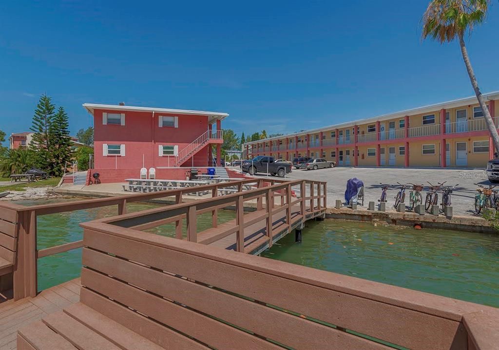 For Sale: $299,000 (1 beds, 1 baths, 480 Square Feet)