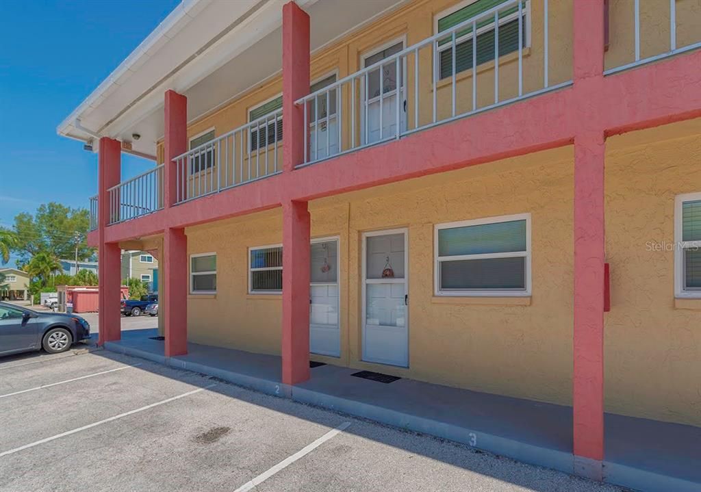 For Sale: $299,000 (1 beds, 1 baths, 480 Square Feet)