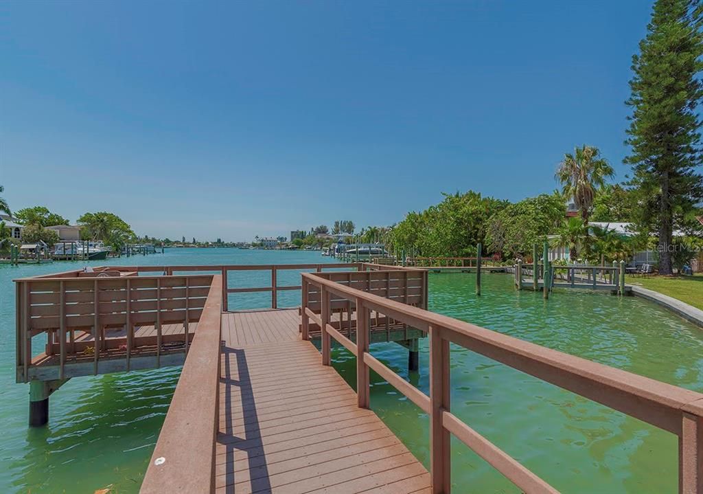 For Sale: $299,000 (1 beds, 1 baths, 480 Square Feet)