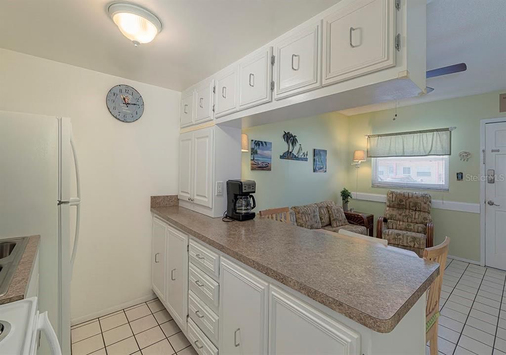 For Sale: $299,000 (1 beds, 1 baths, 480 Square Feet)