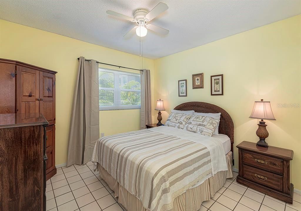 For Sale: $299,000 (1 beds, 1 baths, 480 Square Feet)
