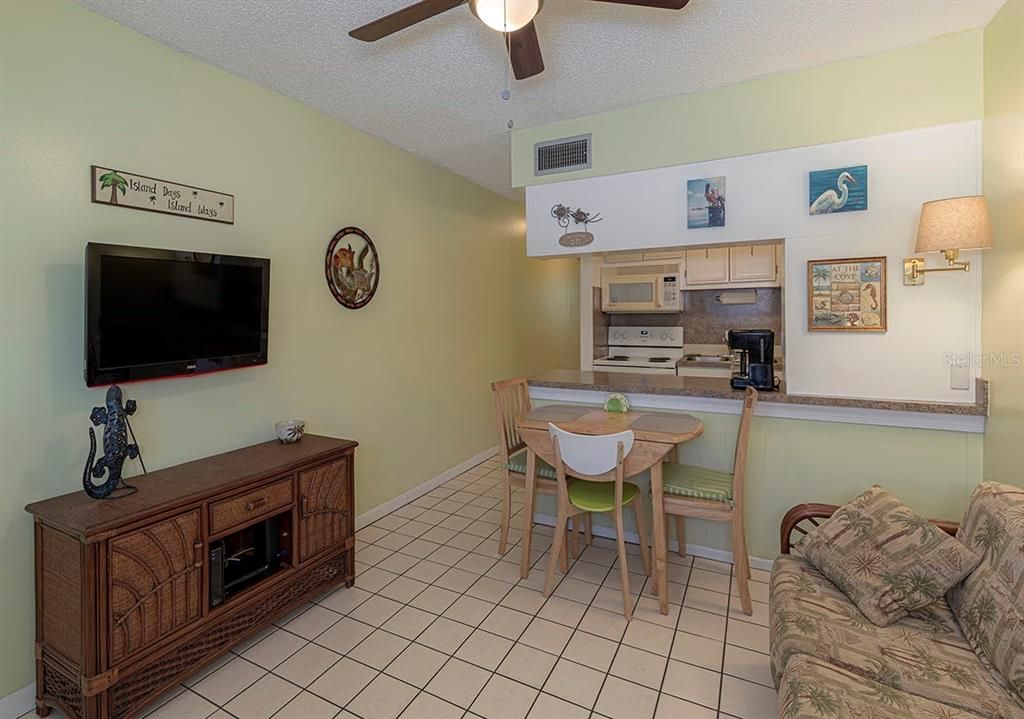 For Sale: $299,000 (1 beds, 1 baths, 480 Square Feet)