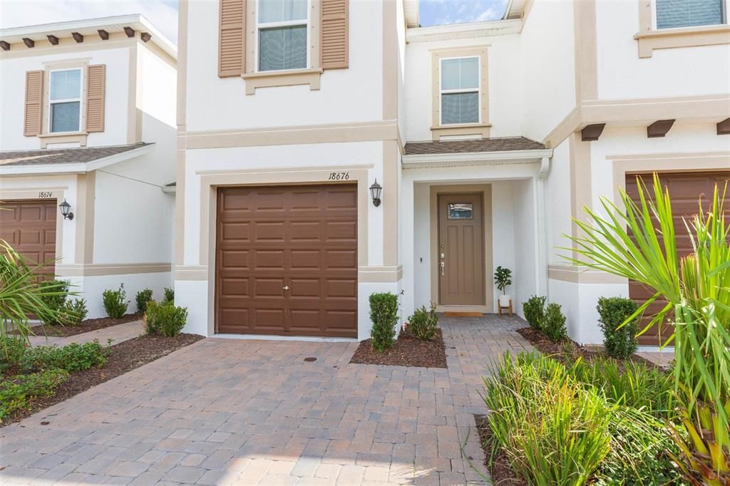 For Rent: $2,500 (3 beds, 2 baths, 1816 Square Feet)