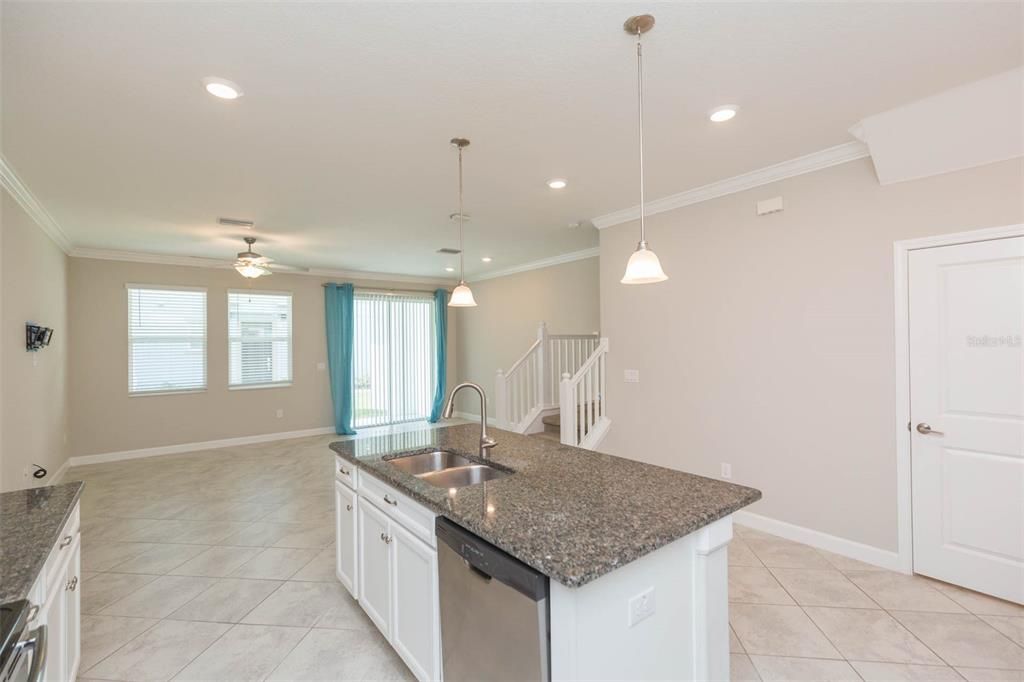 For Rent: $2,500 (3 beds, 2 baths, 1816 Square Feet)