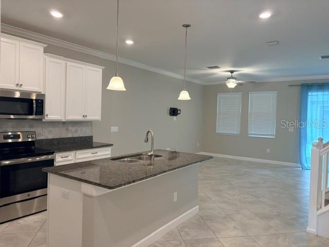 For Rent: $2,500 (3 beds, 2 baths, 1816 Square Feet)