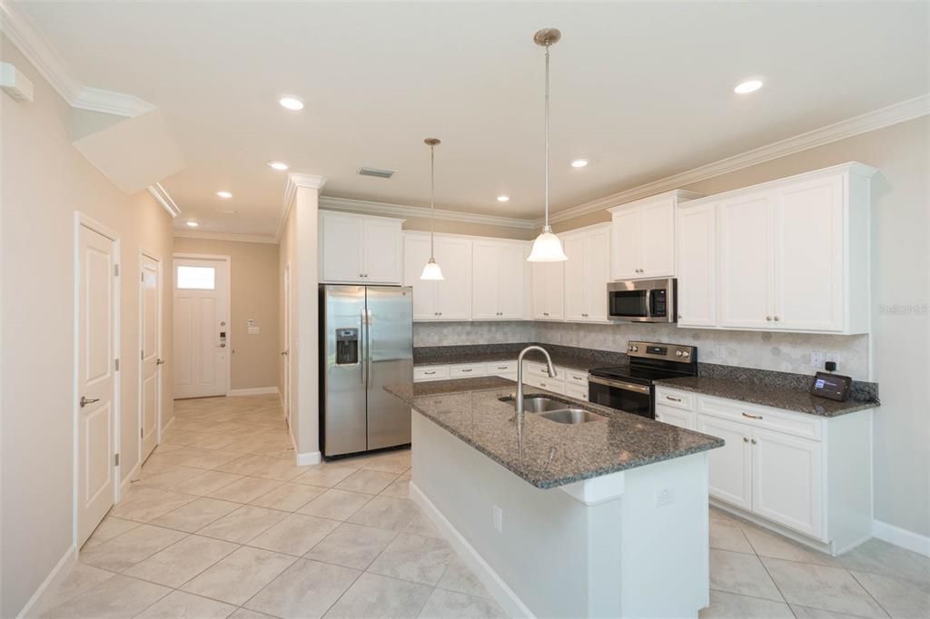For Rent: $2,500 (3 beds, 2 baths, 1816 Square Feet)