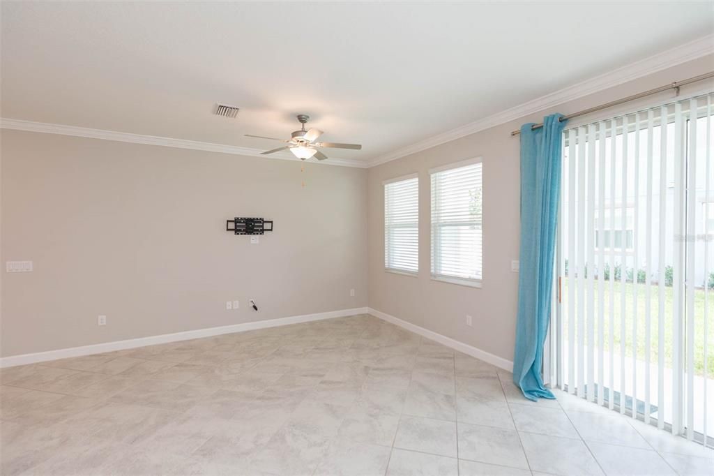 For Rent: $2,500 (3 beds, 2 baths, 1816 Square Feet)