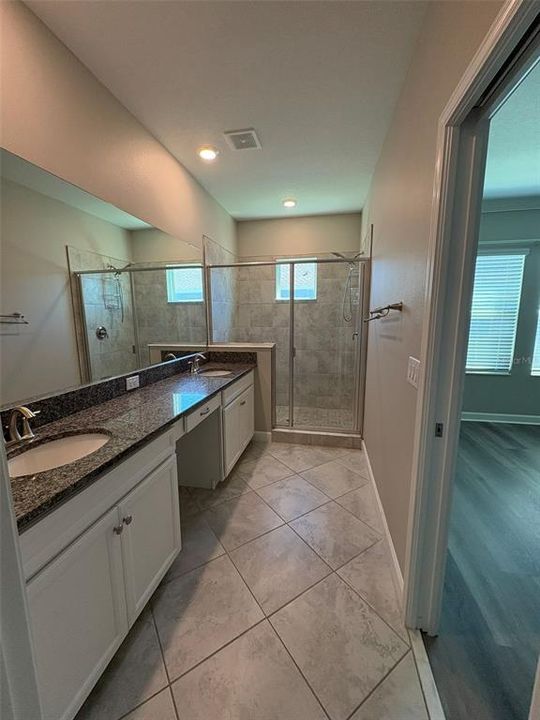 For Rent: $2,500 (3 beds, 2 baths, 1816 Square Feet)