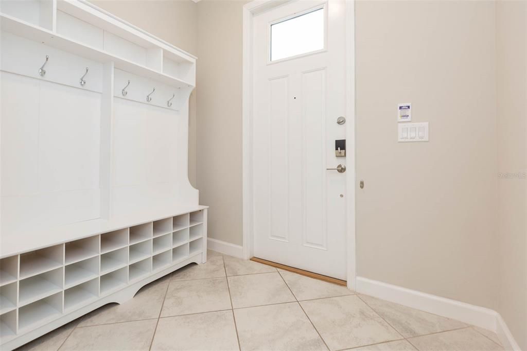 For Rent: $2,500 (3 beds, 2 baths, 1816 Square Feet)