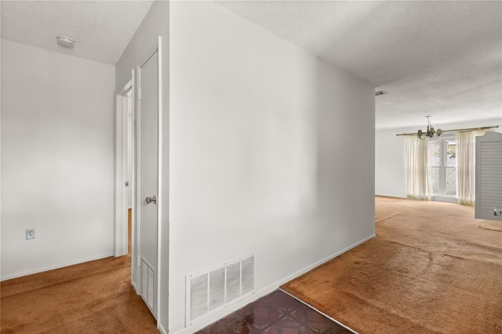 Activo con contrato: $350,000 (4 camas, 2 baños, 1662 Pies cuadrados)