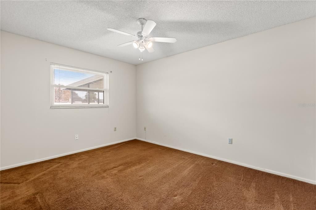 Activo con contrato: $350,000 (4 camas, 2 baños, 1662 Pies cuadrados)