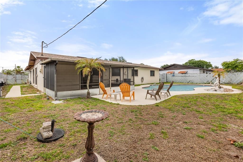 Activo con contrato: $350,000 (4 camas, 2 baños, 1662 Pies cuadrados)