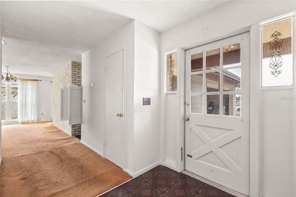 Activo con contrato: $350,000 (4 camas, 2 baños, 1662 Pies cuadrados)