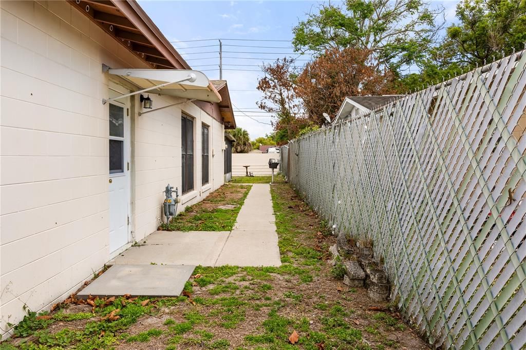 Activo con contrato: $350,000 (4 camas, 2 baños, 1662 Pies cuadrados)