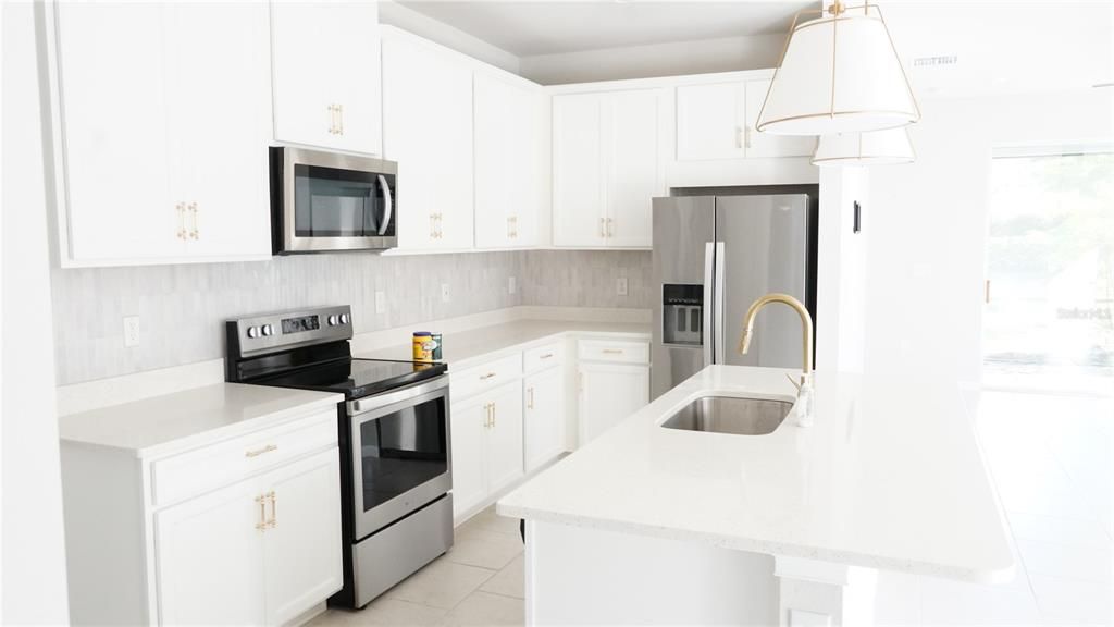 Activo con contrato: $279,900 (2 camas, 2 baños, 1432 Pies cuadrados)