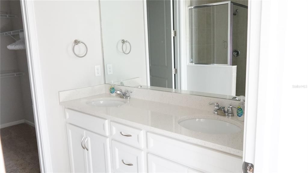 Activo con contrato: $279,900 (2 camas, 2 baños, 1432 Pies cuadrados)